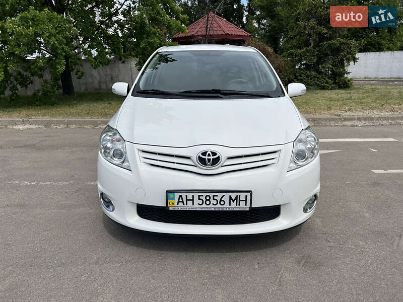 Toyota Auris 2011