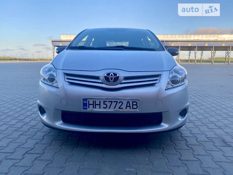 Хэтчбек Toyota Auris 2011 в Одессе