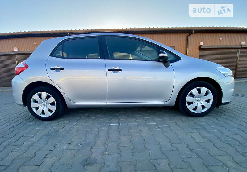 Хэтчбек Toyota Auris 2011 в Одессе