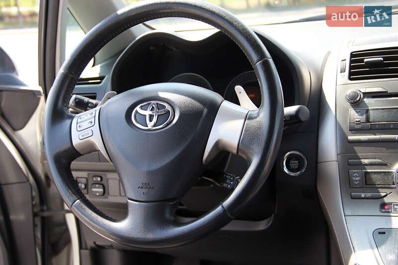 Хэтчбек Toyota Auris 2008 в Днепре