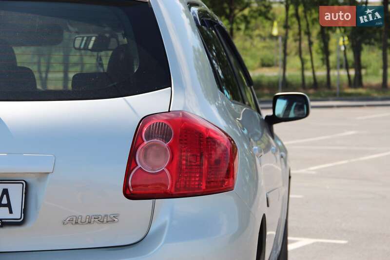 Хэтчбек Toyota Auris 2008 в Днепре