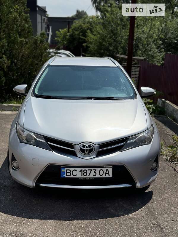 Універсал Toyota Auris 2013 в Львові