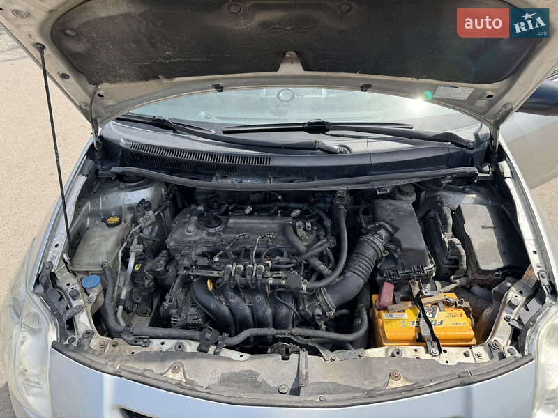 Хэтчбек Toyota Auris 2007 в Тростянце