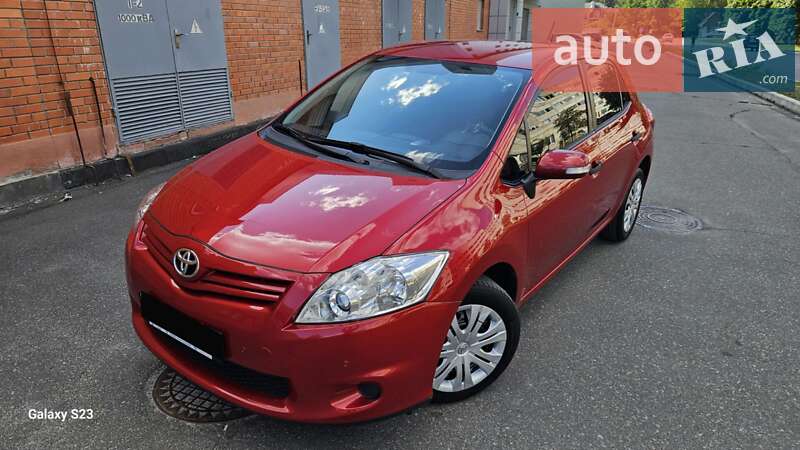 Хэтчбек Toyota Auris 2010 в Киеве