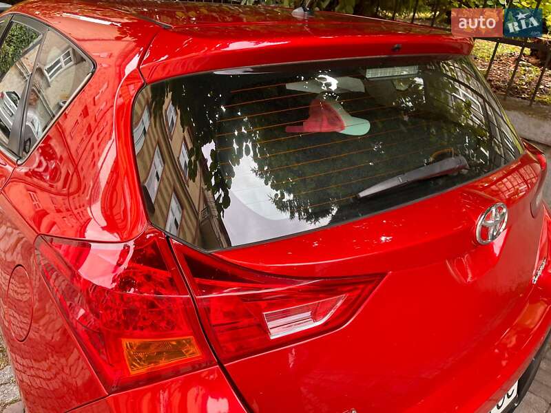 Хэтчбек Toyota Auris 2013 в Львове