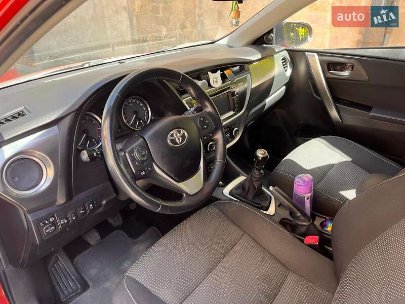 Хэтчбек Toyota Auris 2013 в Львове