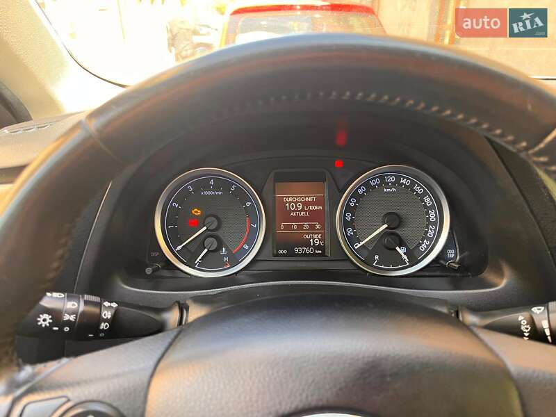 Хэтчбек Toyota Auris 2013 в Львове
