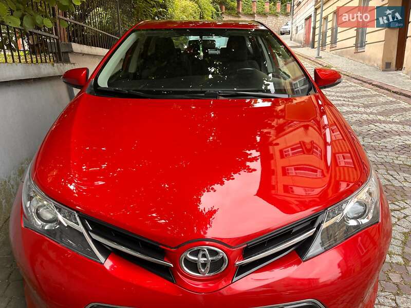 Хэтчбек Toyota Auris 2013 в Львове