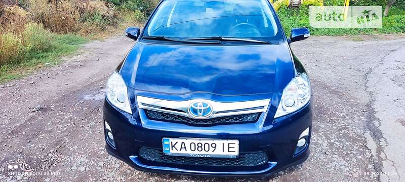 Хэтчбек Toyota Auris 2011 в Казатине