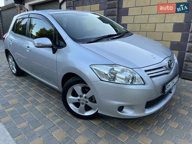 Toyota Auris 2011