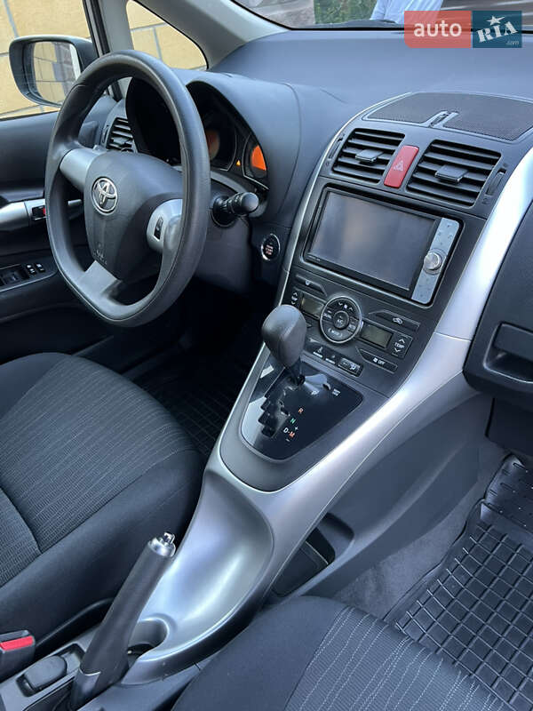 Хетчбек Toyota Auris 2011 в Одесі