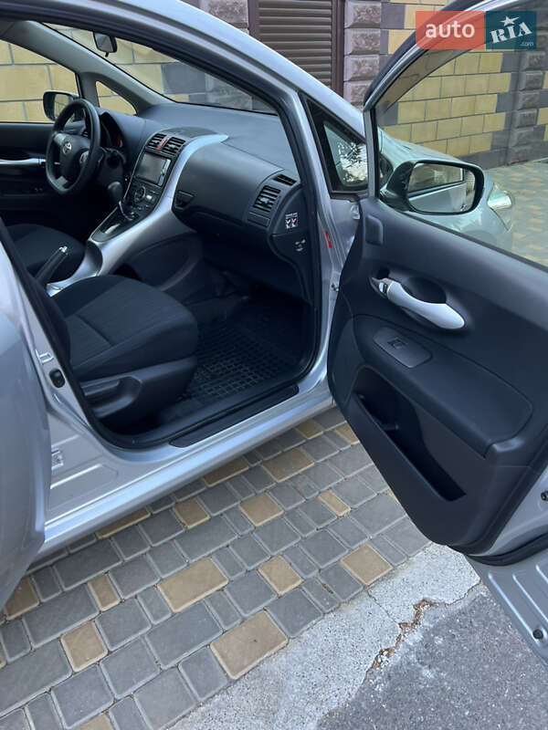 Хетчбек Toyota Auris 2011 в Одесі