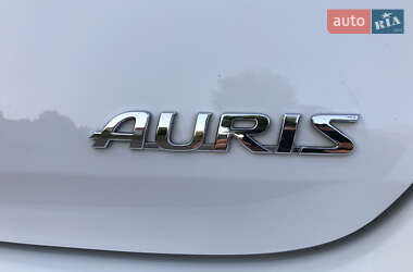 Хэтчбек Toyota Auris 2013 в Коростене