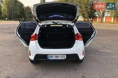 Хэтчбек Toyota Auris 2013 в Коростене