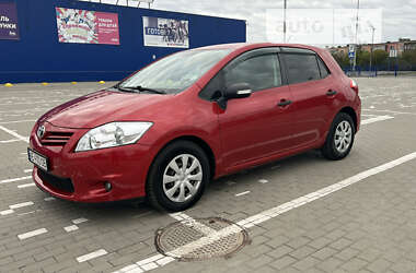 Хэтчбек Toyota Auris 2010 в Луцке