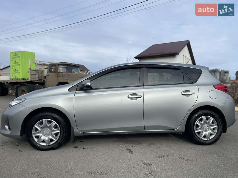 Хетчбек Toyota Auris 2013 в Гадячі