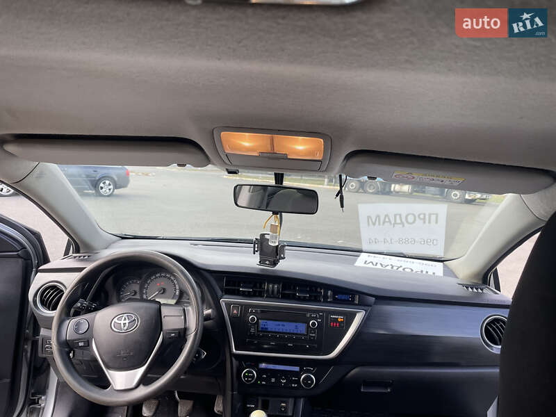 Хетчбек Toyota Auris 2013 в Гадячі