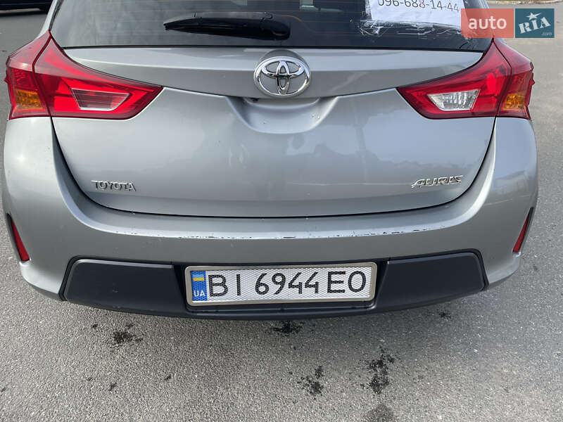Хетчбек Toyota Auris 2013 в Гадячі