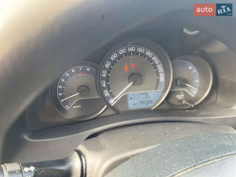 Хетчбек Toyota Auris 2013 в Гадячі