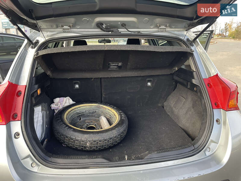 Хетчбек Toyota Auris 2013 в Гадячі