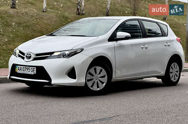 Хэтчбек Toyota Auris 2013 в Киеве