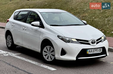 Хэтчбек Toyota Auris 2013 в Киеве