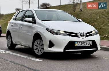 Хэтчбек Toyota Auris 2013 в Киеве