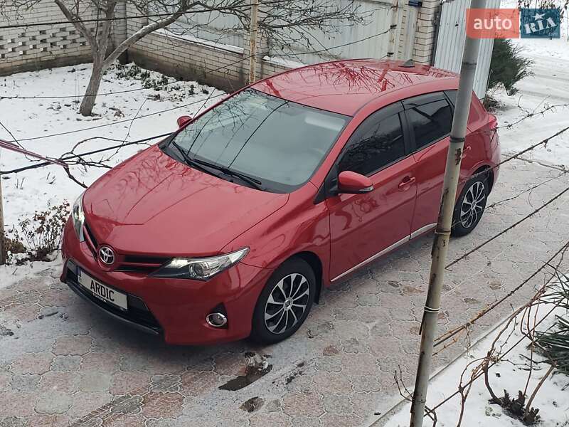 Хэтчбек Toyota Auris 2013 в Переяславе