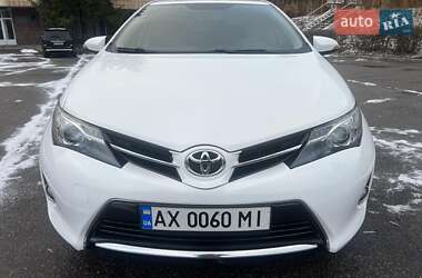 Хэтчбек Toyota Auris 2014 в Киеве