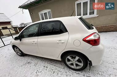 Хетчбек Toyota Auris 2011 в Чернівцях