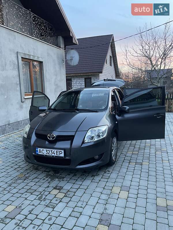 Хэтчбек Toyota Auris 2008 в Владимире