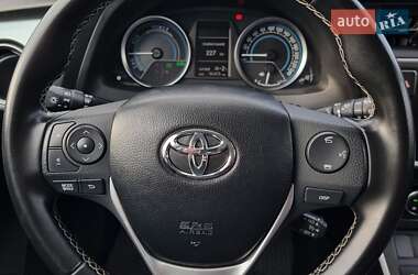 Хетчбек Toyota Auris 2013 в 