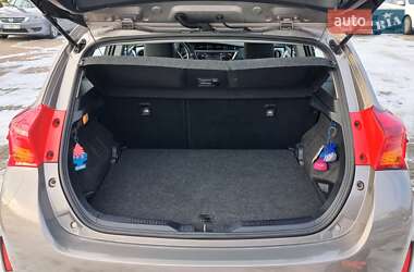 Хетчбек Toyota Auris 2013 в 