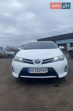 Хэтчбек Toyota Auris 2013 в Чугуеве