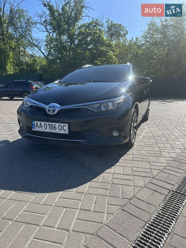 Универсал Toyota Auris 2015 в 