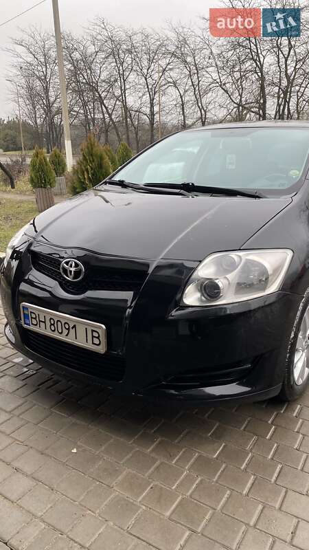 Хэтчбек Toyota Auris 2008 в Черноморске