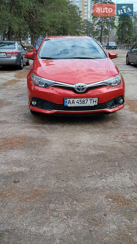 Хэтчбек Toyota Auris 2016 в Киеве