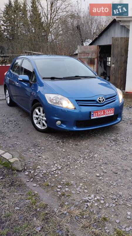 Хетчбек Toyota Auris 2010 в Літині