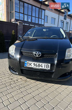 Хэтчбек Toyota Auris 2008 в Ровно