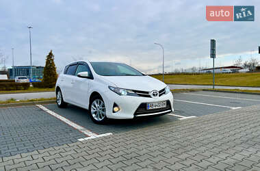 Хэтчбек Toyota Auris 2013 в 