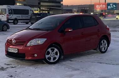 Хэтчбек Toyota Auris 2011 в Киеве