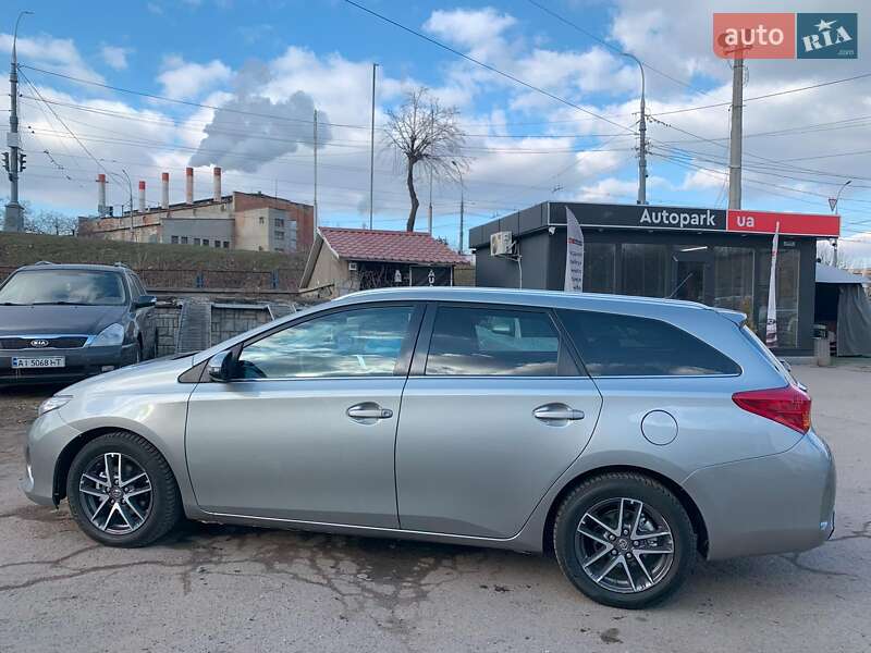 Универсал Toyota Auris 2014 в Виннице