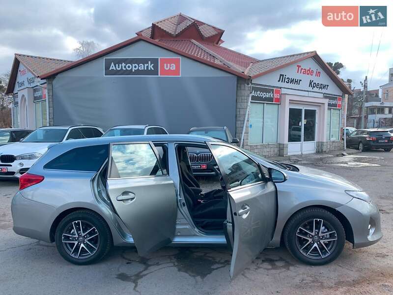 Универсал Toyota Auris 2014 в Виннице