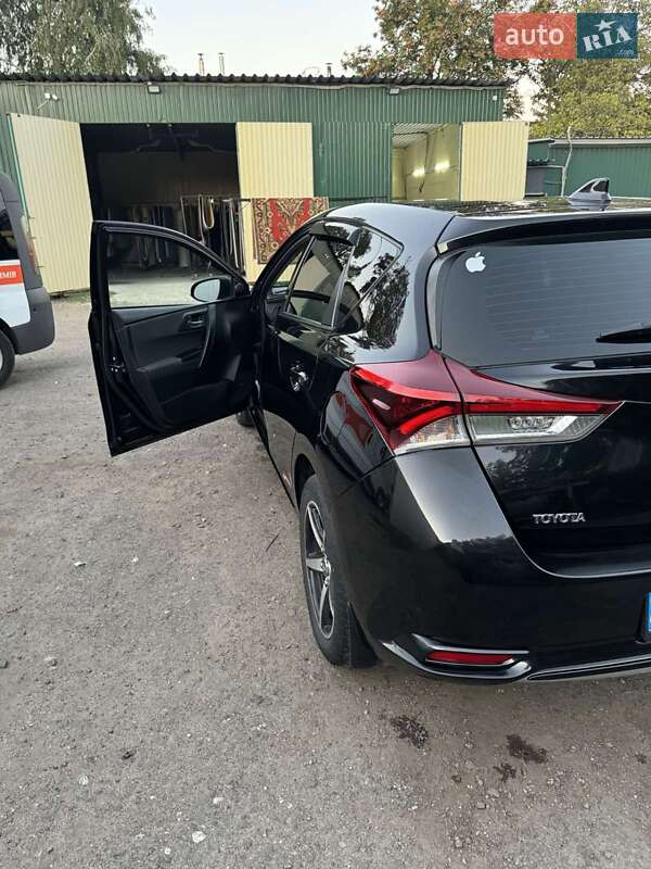 Хетчбек Toyota Auris 2015 в Черкасах