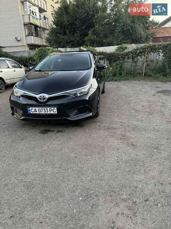 Хетчбек Toyota Auris 2015 в Черкасах