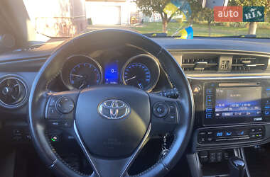 Хэтчбек Toyota Auris 2016 в 