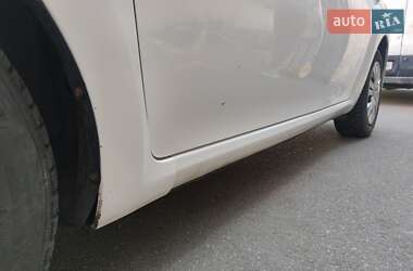 Хэтчбек Toyota Auris 2011 в 