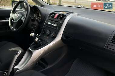 Хэтчбек Toyota Auris 2008 в 