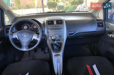 Хетчбек Toyota Auris 2008 в 