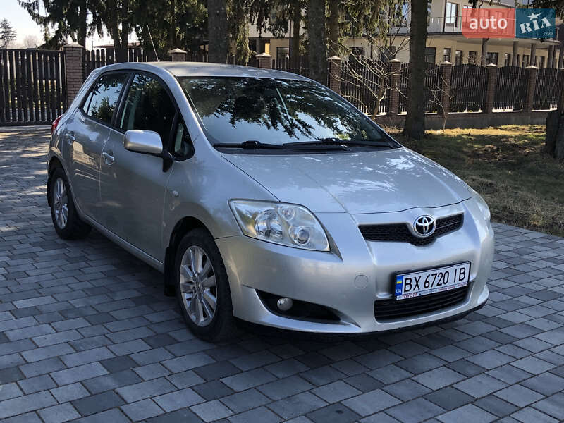 Хэтчбек Toyota Auris 2008 в Вознесенске